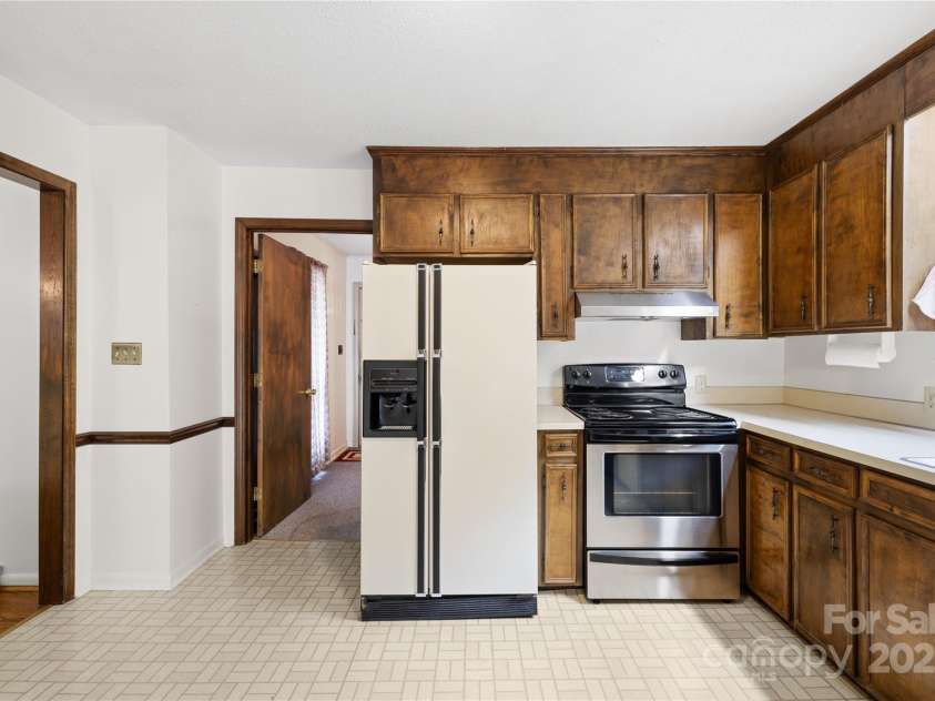 2309 Potter Road, Waxhaw, NC 28173.  MLS# CAR4261368, YatesRealty ID 14445. 