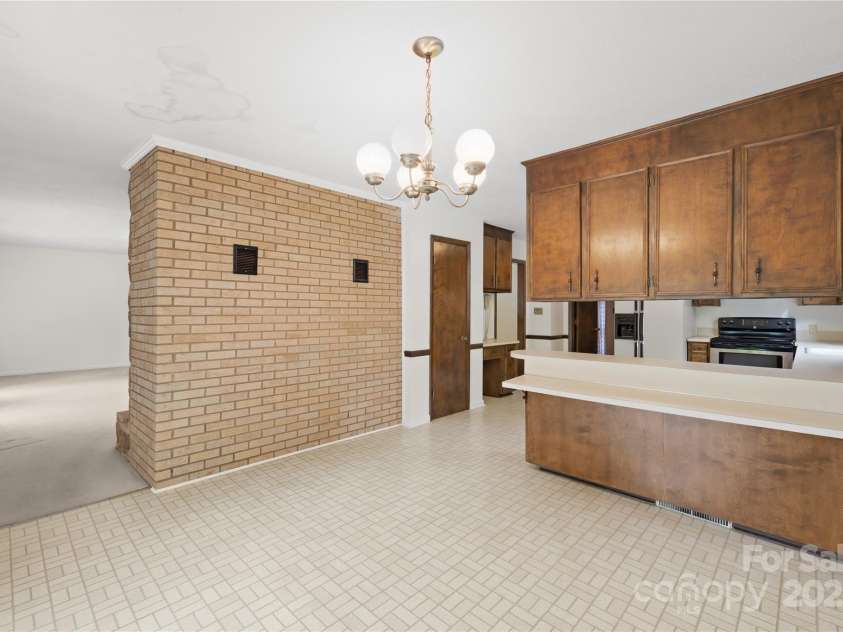 2309 Potter Road, Waxhaw, NC 28173.  MLS# CAR4261368, YatesRealty ID 14445. 