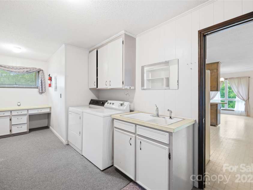 2309 Potter Road, Waxhaw, NC 28173.  MLS# CAR4261368, YatesRealty ID 14445. 