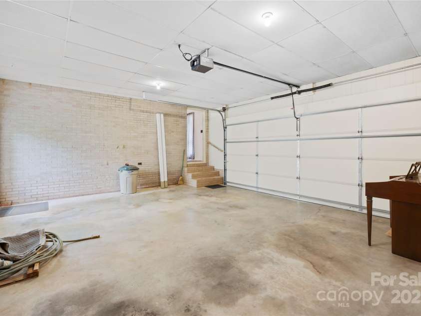 2309 Potter Road, Waxhaw, NC 28173.  MLS# CAR4261368, YatesRealty ID 14445. 