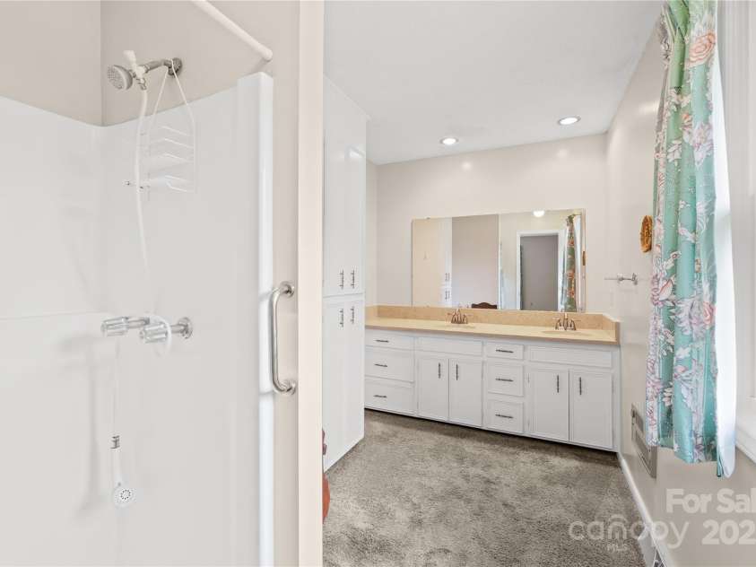 2309 Potter Road, Waxhaw, NC 28173.  MLS# CAR4261368, YatesRealty ID 14445. 