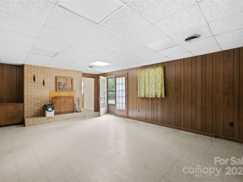 2309 Potter Road, Waxhaw, NC 28173.  MLS# CAR4261368, YatesRealty ID 14445. 