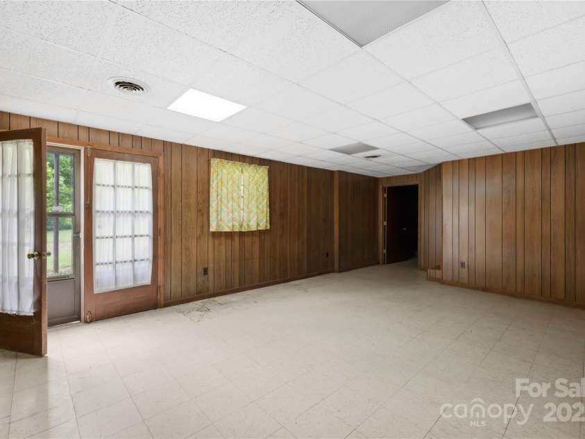 2309 Potter Road, Waxhaw, NC 28173.  MLS# CAR4261368, YatesRealty ID 14445. 