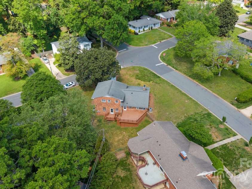 5301 Baker Drive, Charlotte, NC 28210.  MLS# CAR4246783, YatesRealty ID 14446. 