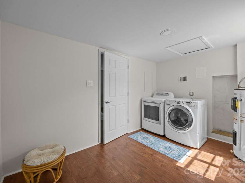 5301 Baker Drive, Charlotte, NC 28210.  MLS# CAR4246783, YatesRealty ID 14446. 