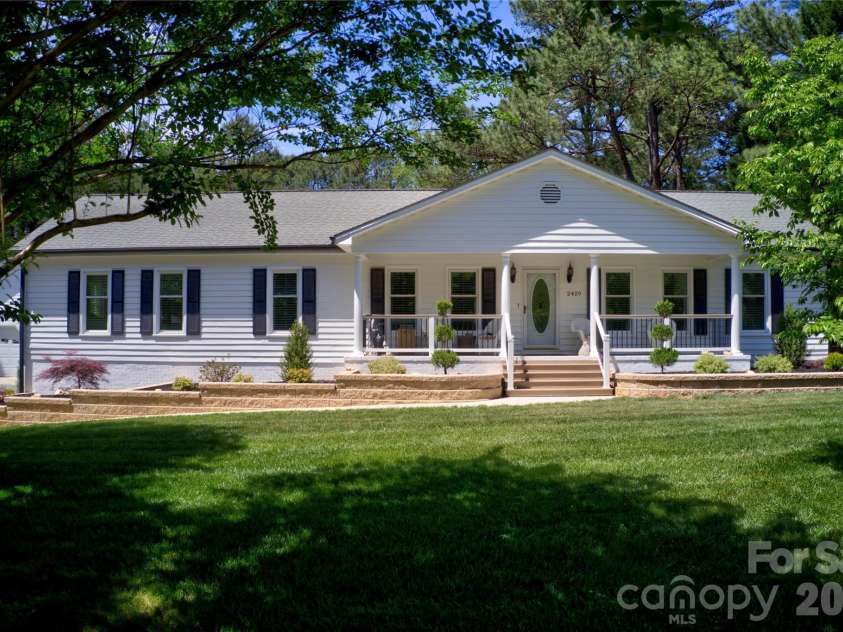 2429 Cassidy Drive, Davidson, NC 28036.  MLS# CAR4349730, YatesRealty ID 14449. 4bdrm ranch home w/front porch