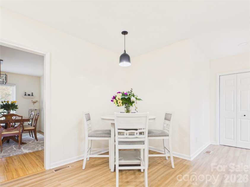 2429 Cassidy Drive, Davidson, NC 28036.  MLS# CAR4349730, YatesRealty ID 14449. Dine-in kitchen