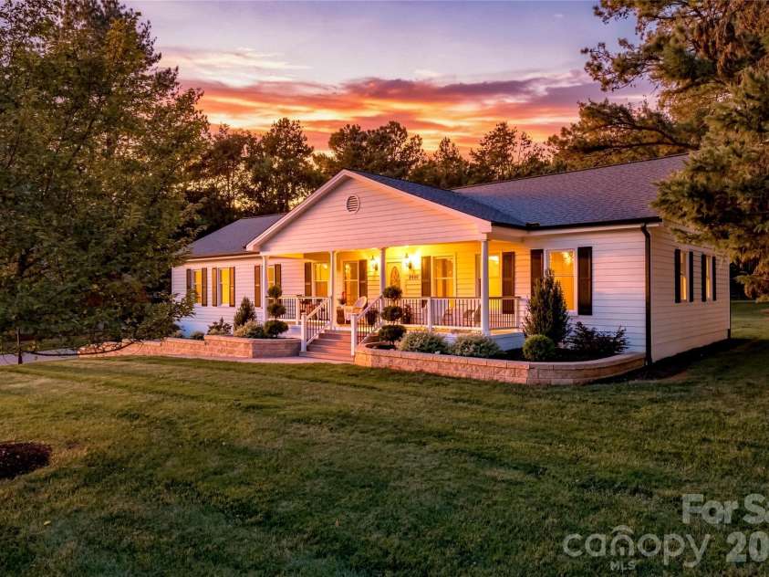 2429 Cassidy Drive, Davidson, NC 28036.  MLS# CAR4420057, YatesRealty ID 14449. 