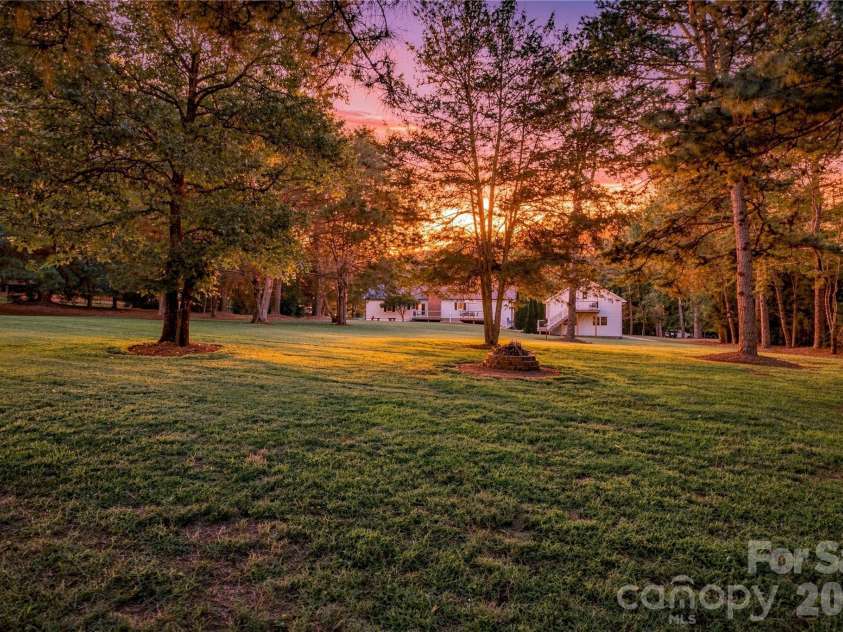 2429 Cassidy Drive, Davidson, NC 28036.  MLS# CAR4420057, YatesRealty ID 14449. 