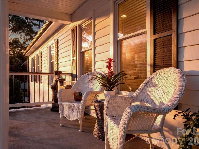 2429 Cassidy Drive, Davidson, NC 28036.  MLS# CAR4420057, YatesRealty ID 14449. 