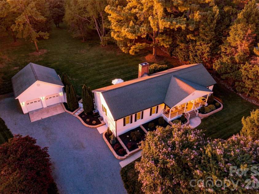 2429 Cassidy Drive, Davidson, NC 28036.  MLS# CAR4420057, YatesRealty ID 14449. 