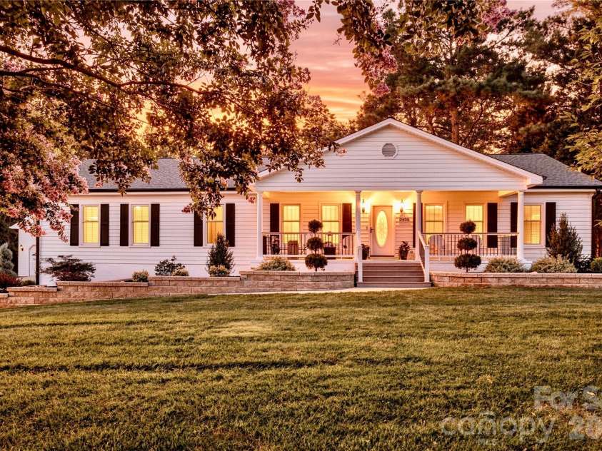 2429 Cassidy Drive, Davidson, NC 28036.  MLS# CAR4420057, YatesRealty ID 14449. Beautiful Ranch Home