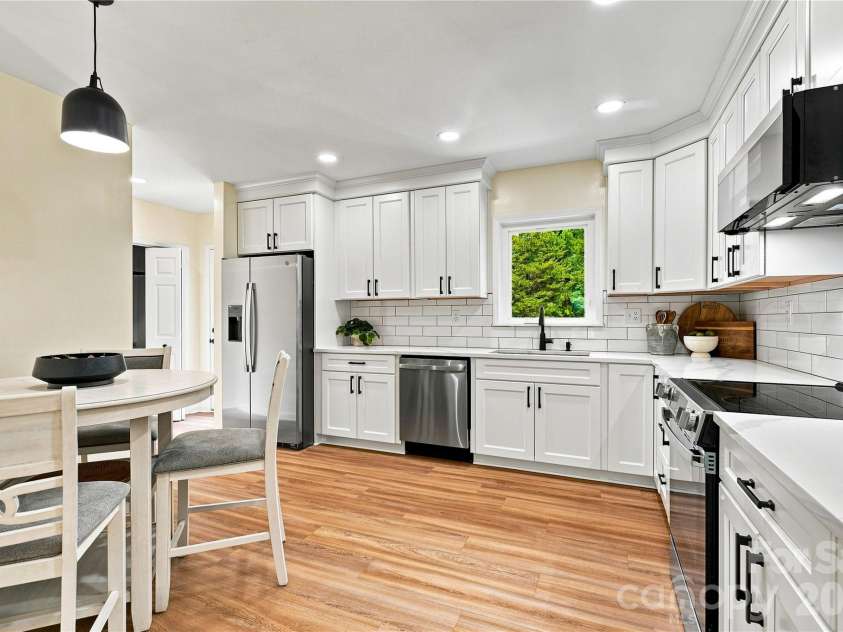 2429 Cassidy Drive, Davidson, NC 28036.  MLS# CAR4420057, YatesRealty ID 14449. Kitchen