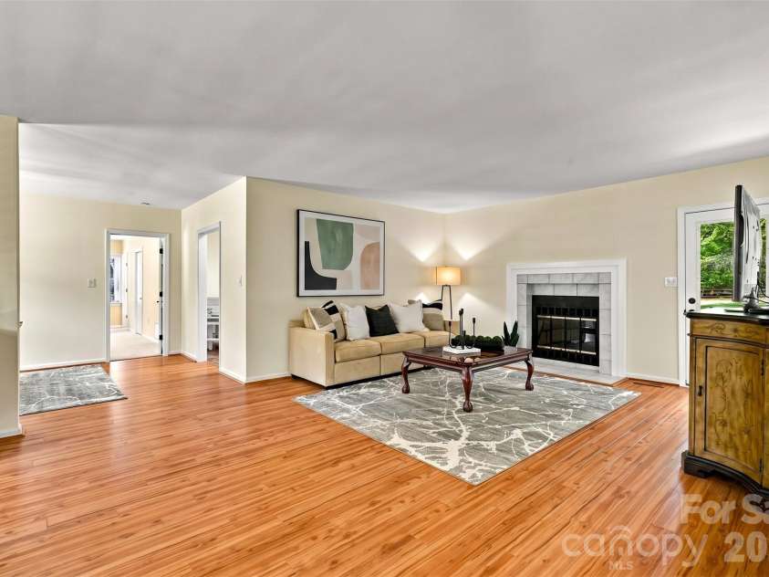 2429 Cassidy Drive, Davidson, NC 28036.  MLS# CAR4420057, YatesRealty ID 14449. Living Room