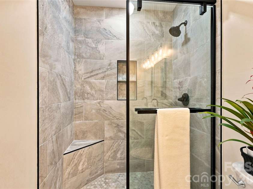 2429 Cassidy Drive, Davidson, NC 28036.  MLS# CAR4420057, YatesRealty ID 14449. Primary Bath