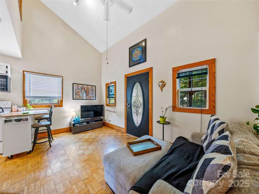 11 Pinewood Road, Asheville, NC 28805.  MLS# CAR4285449, YatesRealty ID 1445. 