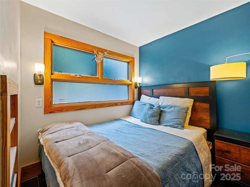 11 Pinewood Road, Asheville, NC 28805.  MLS# CAR4285449, YatesRealty ID 1445. 