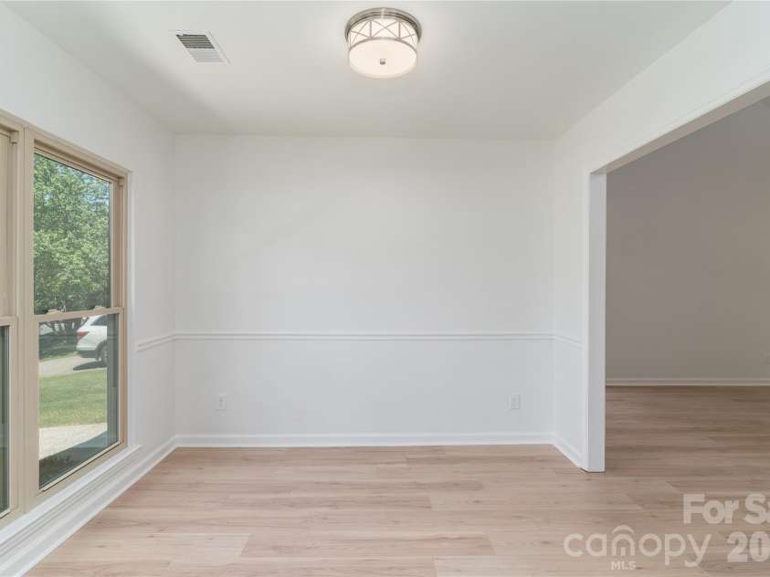 10324 Bon Meade Lane, Cornelius, NC 28031.  MLS# CAR4356891, YatesRealty ID 14450. Dining
