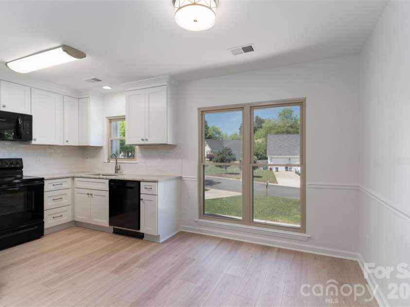 10324 Bon Meade Lane, Cornelius, NC 28031.  MLS# CAR4356891, YatesRealty ID 14450. Dining and Kitchen