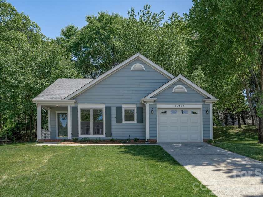 10324 Bon Meade Lane, Cornelius, NC 28031.  MLS# CAR4356891, YatesRealty ID 14450. Front from Front Yard