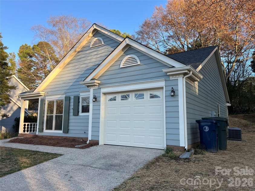 10324 Bon Meade Lane, Cornelius, NC 28031.  MLS# CAR4356891, YatesRealty ID 14450. Front Right