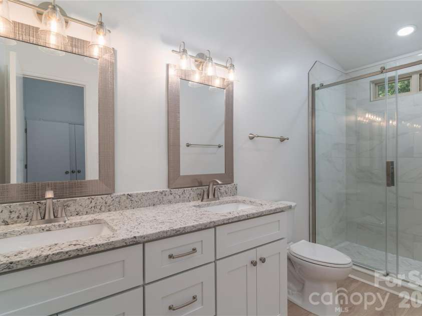 10324 Bon Meade Lane, Cornelius, NC 28031.  MLS# CAR4356891, YatesRealty ID 14450. Primary Bath