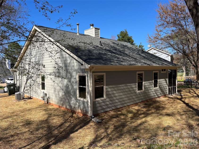 10324 Bon Meade Lane, Cornelius, NC 28031.  MLS# CAR4356891, YatesRealty ID 14450. Rear Right