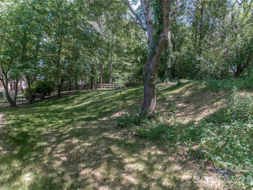 10324 Bon Meade Lane, Cornelius, NC 28031.  MLS# CAR4356891, YatesRealty ID 14450. Wooded Backyard