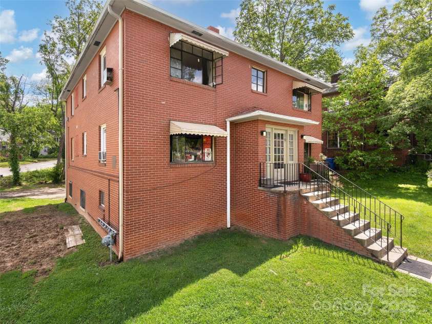 19 Murdock Avenue, Asheville, NC 28804.  MLS# CAR4259711, YatesRealty ID 14450. 