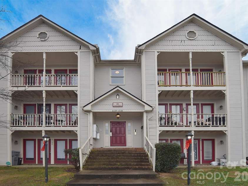 6120 Meadow Rose Lane, Charlotte, NC 28215.  MLS# CAR4405404, YatesRealty ID 14453. 