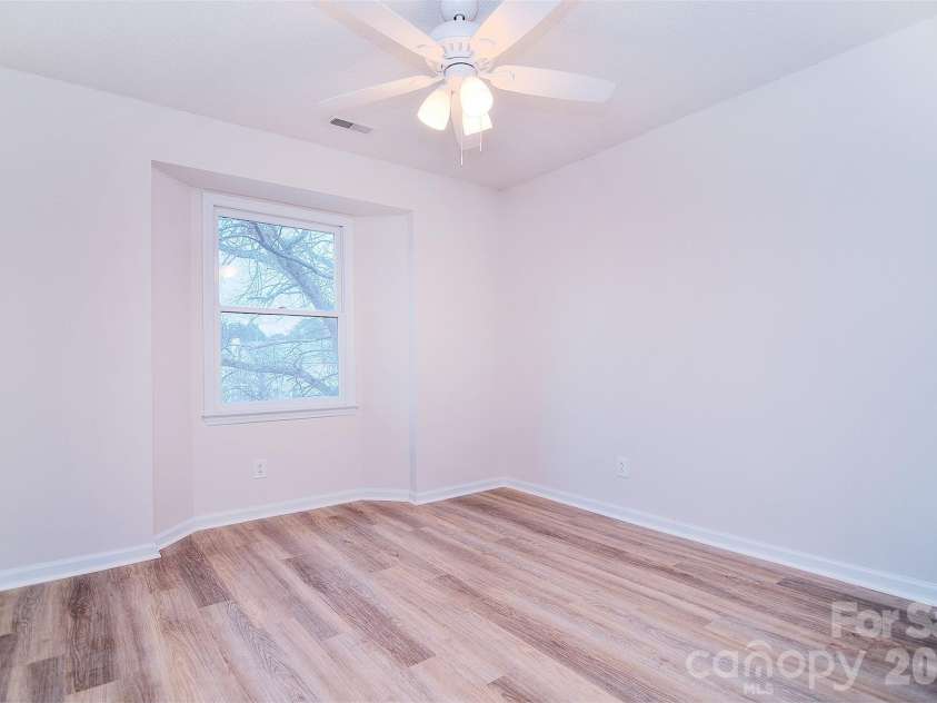6120 Meadow Rose Lane, Charlotte, NC 28215.  MLS# CAR4405404, YatesRealty ID 14453. 