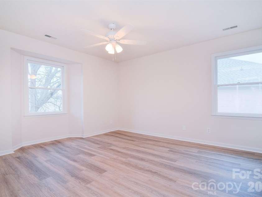 6120 Meadow Rose Lane, Charlotte, NC 28215.  MLS# CAR4405404, YatesRealty ID 14453. 