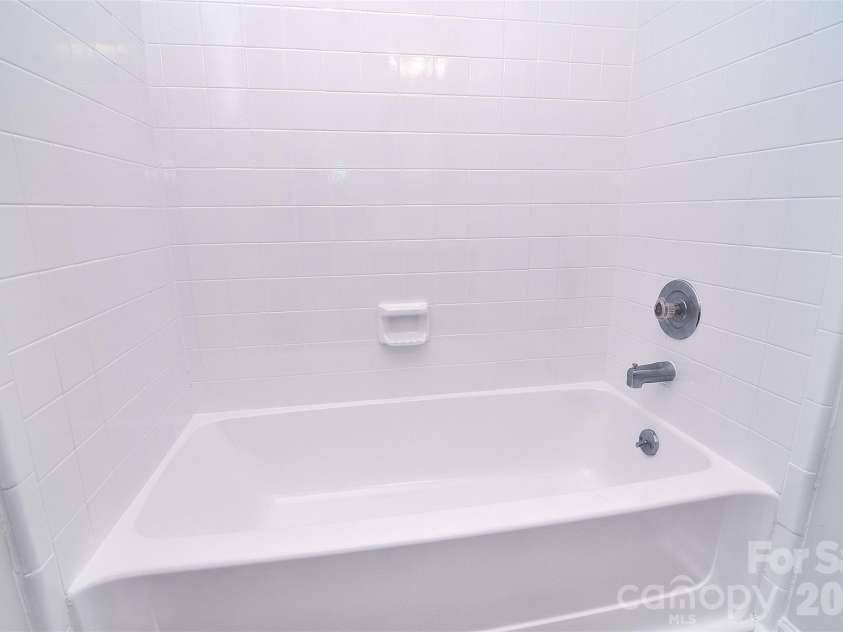 6120 Meadow Rose Lane, Charlotte, NC 28215.  MLS# CAR4405404, YatesRealty ID 14453. 