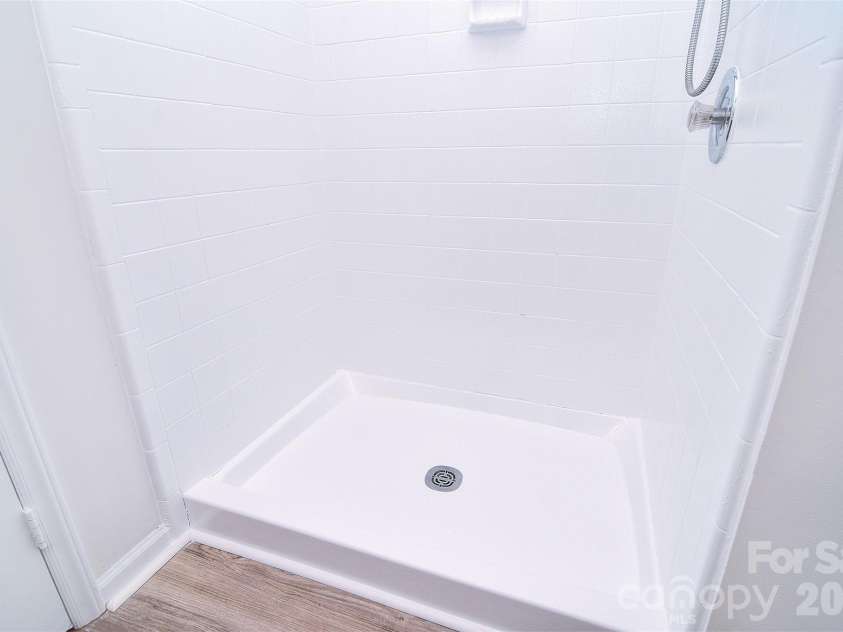 6120 Meadow Rose Lane, Charlotte, NC 28215.  MLS# CAR4405404, YatesRealty ID 14453. 