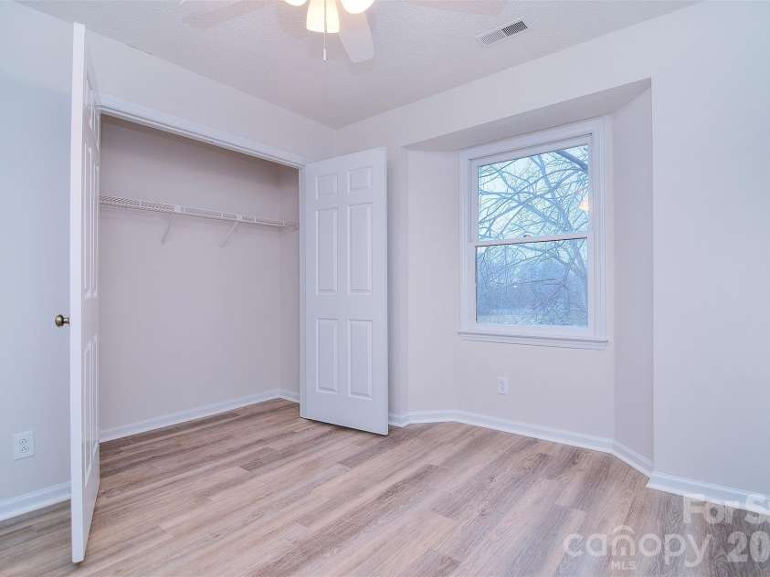 6120 Meadow Rose Lane, Charlotte, NC 28215.  MLS# CAR4405404, YatesRealty ID 14453. 