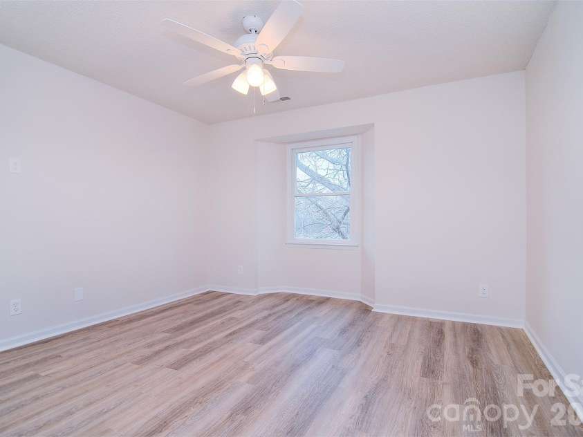 6120 Meadow Rose Lane, Charlotte, NC 28215.  MLS# CAR4405404, YatesRealty ID 14453. 