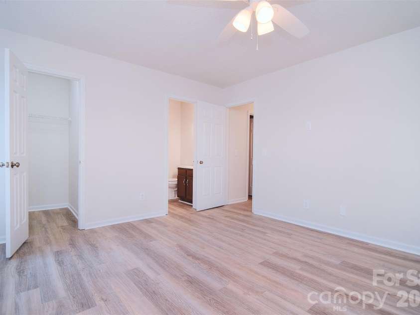 6120 Meadow Rose Lane, Charlotte, NC 28215.  MLS# CAR4405404, YatesRealty ID 14453. 