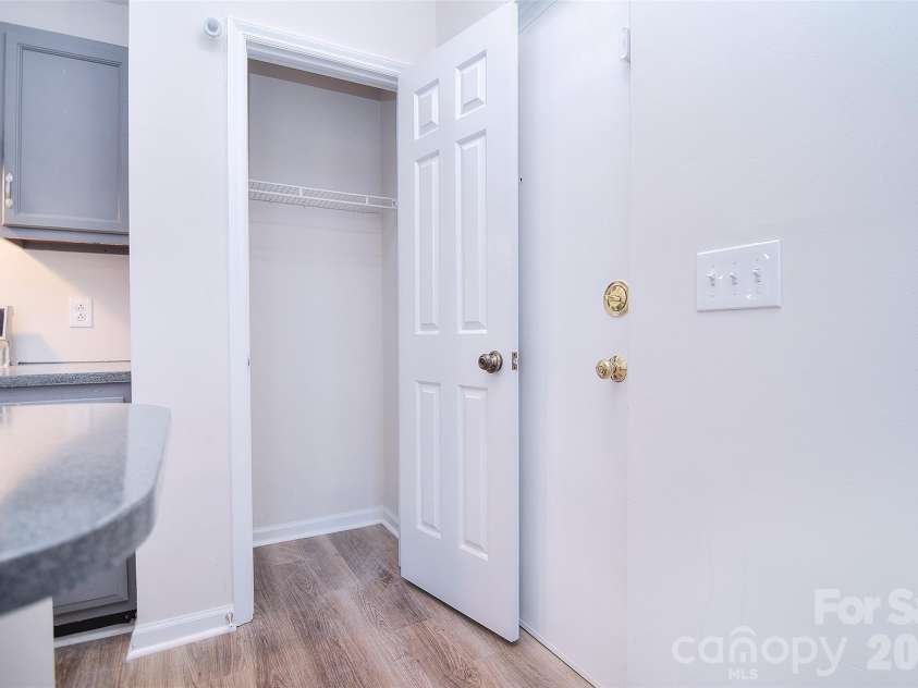 6120 Meadow Rose Lane, Charlotte, NC 28215.  MLS# CAR4405404, YatesRealty ID 14453. 