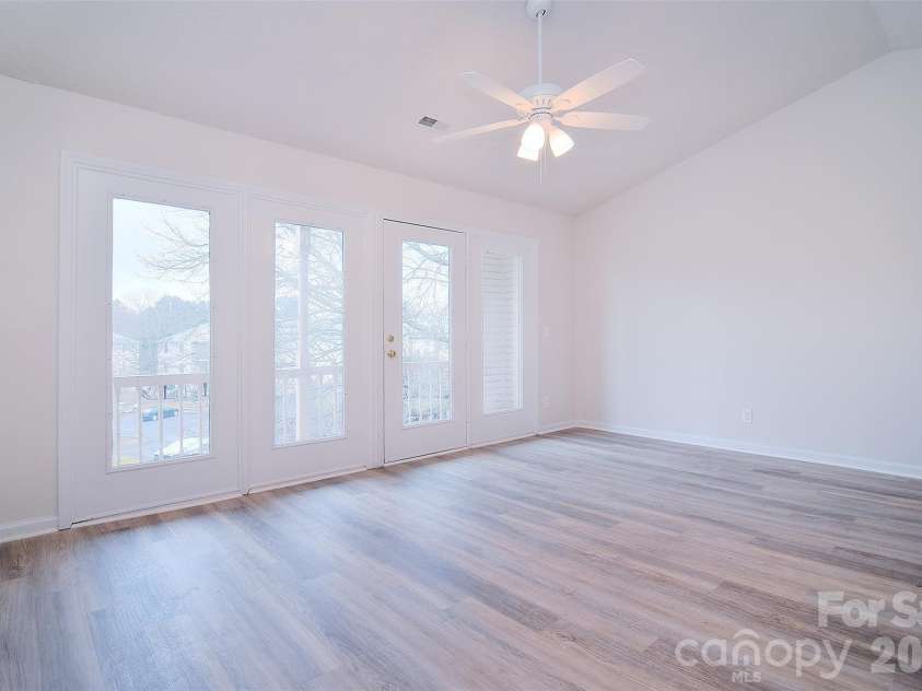 6120 Meadow Rose Lane, Charlotte, NC 28215.  MLS# CAR4405404, YatesRealty ID 14453. 