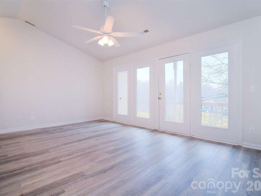6120 Meadow Rose Lane, Charlotte, NC 28215.  MLS# CAR4405404, YatesRealty ID 14453. 