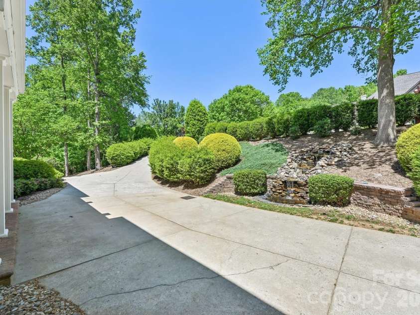209 37th Avenue Place, Hickory, NC 28601.  MLS# CAR4358488, YatesRealty ID 14454. 