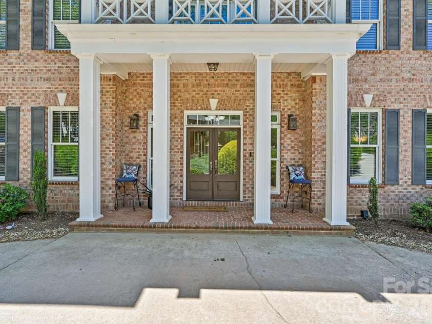 209 37th Avenue Place, Hickory, NC 28601.  MLS# CAR4358488, YatesRealty ID 14454. 