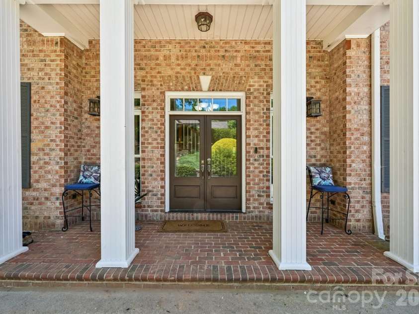 209 37th Avenue Place, Hickory, NC 28601.  MLS# CAR4358488, YatesRealty ID 14454. 