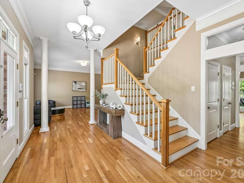 209 37th Avenue Place, Hickory, NC 28601.  MLS# CAR4358488, YatesRealty ID 14454. 