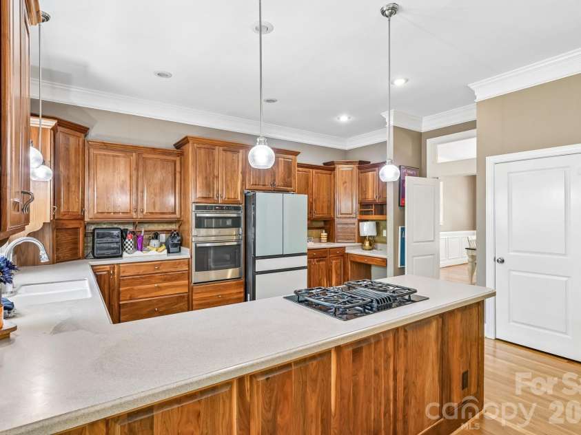 209 37th Avenue Place, Hickory, NC 28601.  MLS# CAR4358488, YatesRealty ID 14454. 