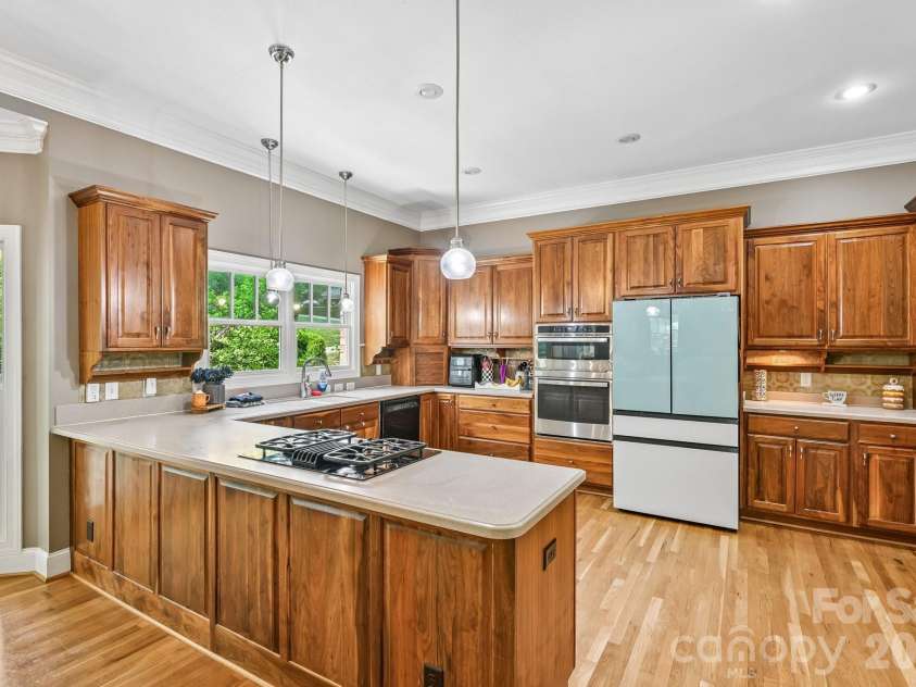209 37th Avenue Place, Hickory, NC 28601.  MLS# CAR4358488, YatesRealty ID 14454. 