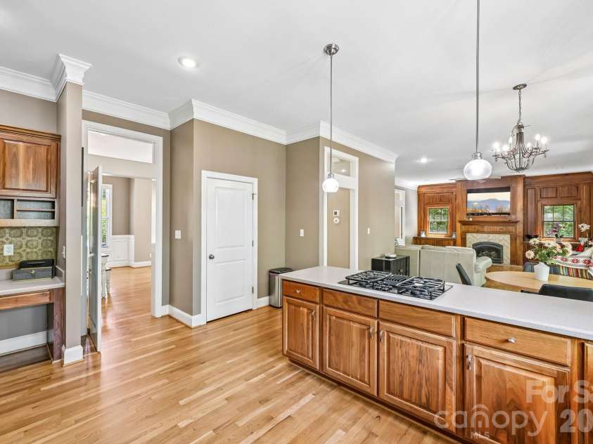 209 37th Avenue Place, Hickory, NC 28601.  MLS# CAR4358488, YatesRealty ID 14454. 