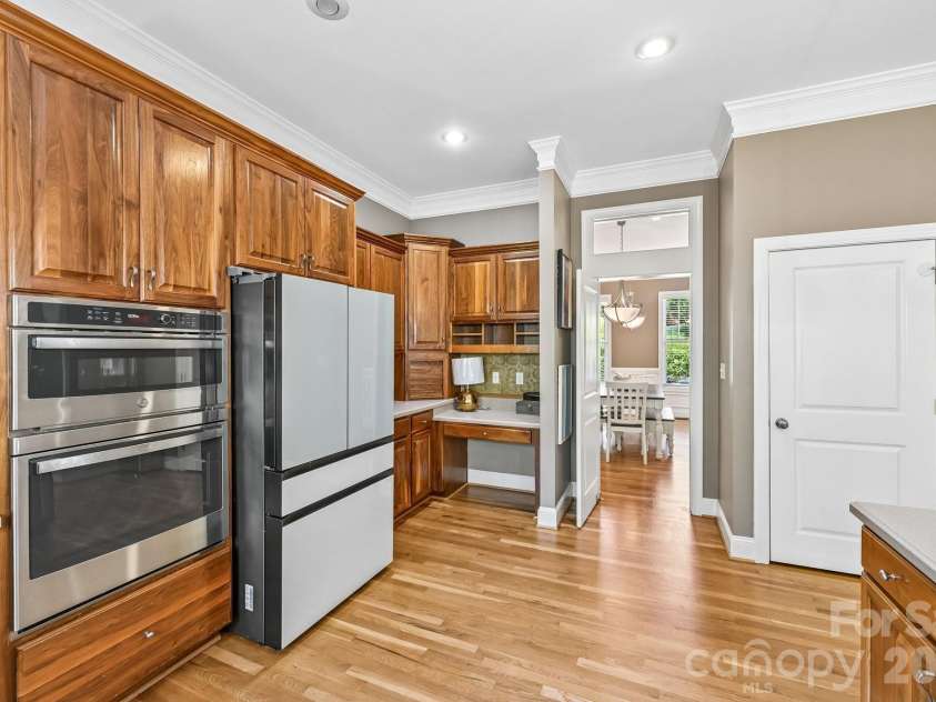 209 37th Avenue Place, Hickory, NC 28601.  MLS# CAR4358488, YatesRealty ID 14454. 