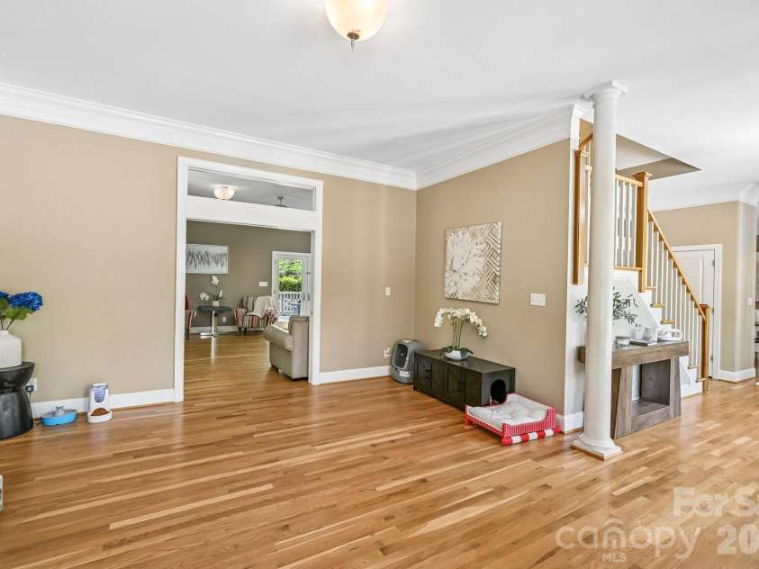 209 37th Avenue Place, Hickory, NC 28601.  MLS# CAR4358488, YatesRealty ID 14454. 