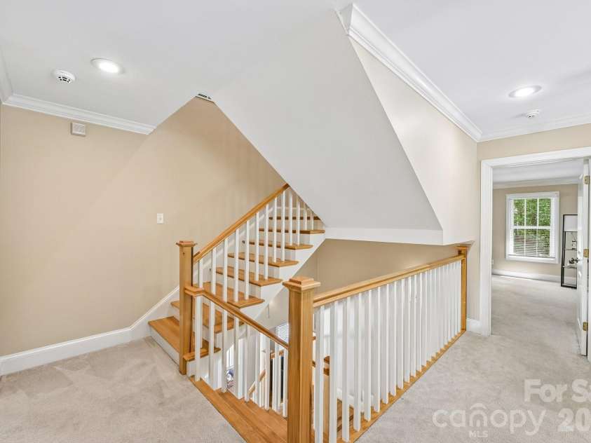 209 37th Avenue Place, Hickory, NC 28601.  MLS# CAR4358488, YatesRealty ID 14454. 